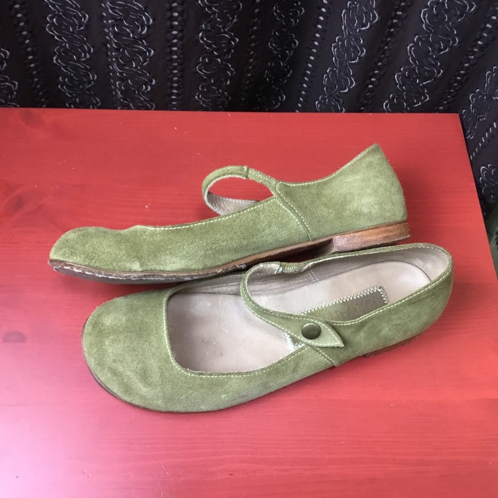 US Artisan Green Suede Leather Mary Jane Flats